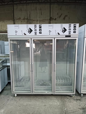 เครื่องจอเครื่องดื่มพาณิชย์ ตู้เย็น 3 ประตูแก้ว เครื่องจอดตั้ง 110V 60Hz
